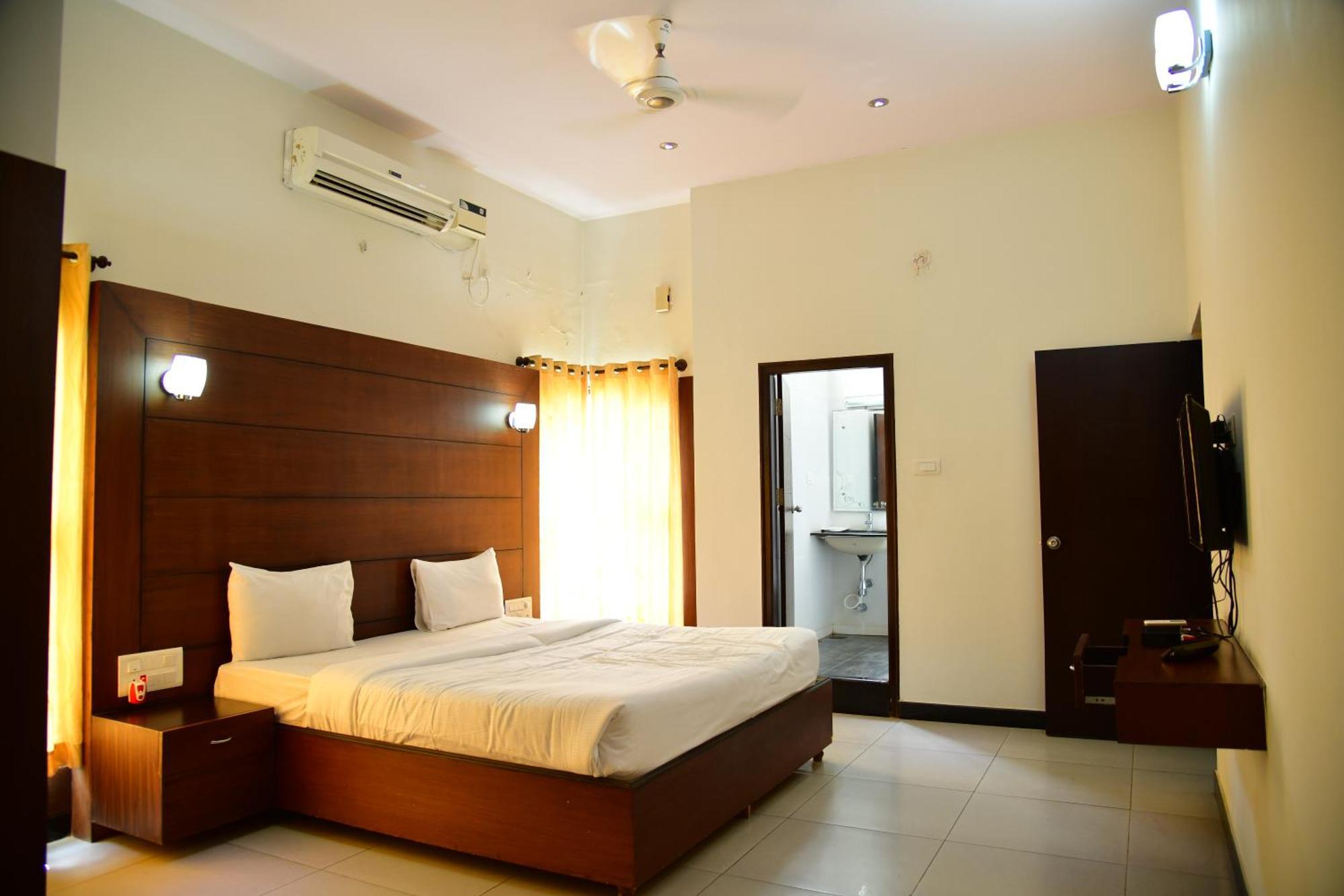 Nijaguna Resorts Chāmrājnagar Exterior foto