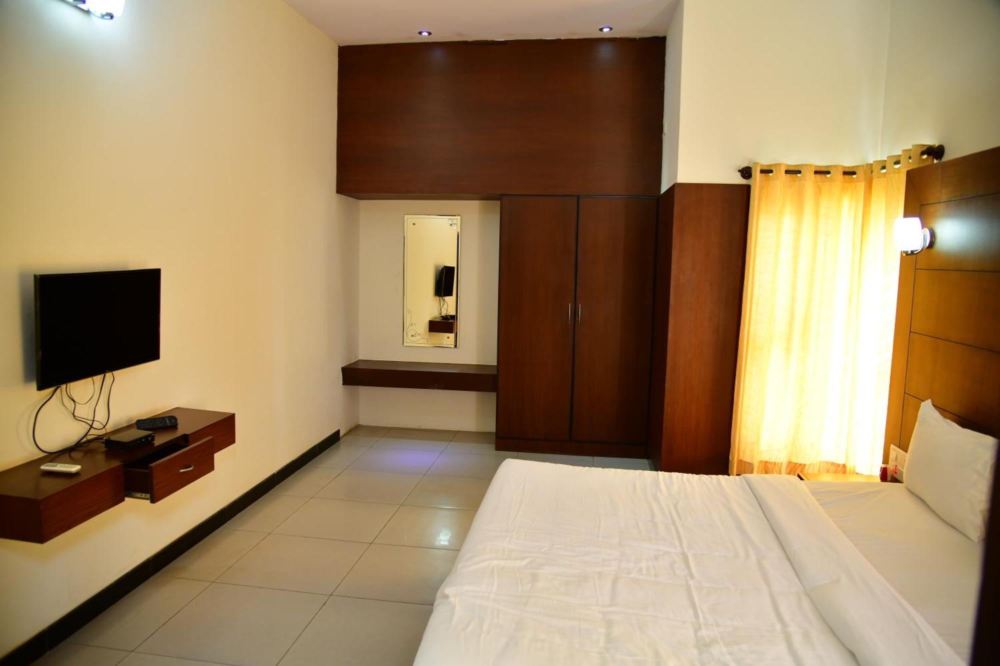 Nijaguna Resorts Chāmrājnagar Exterior foto