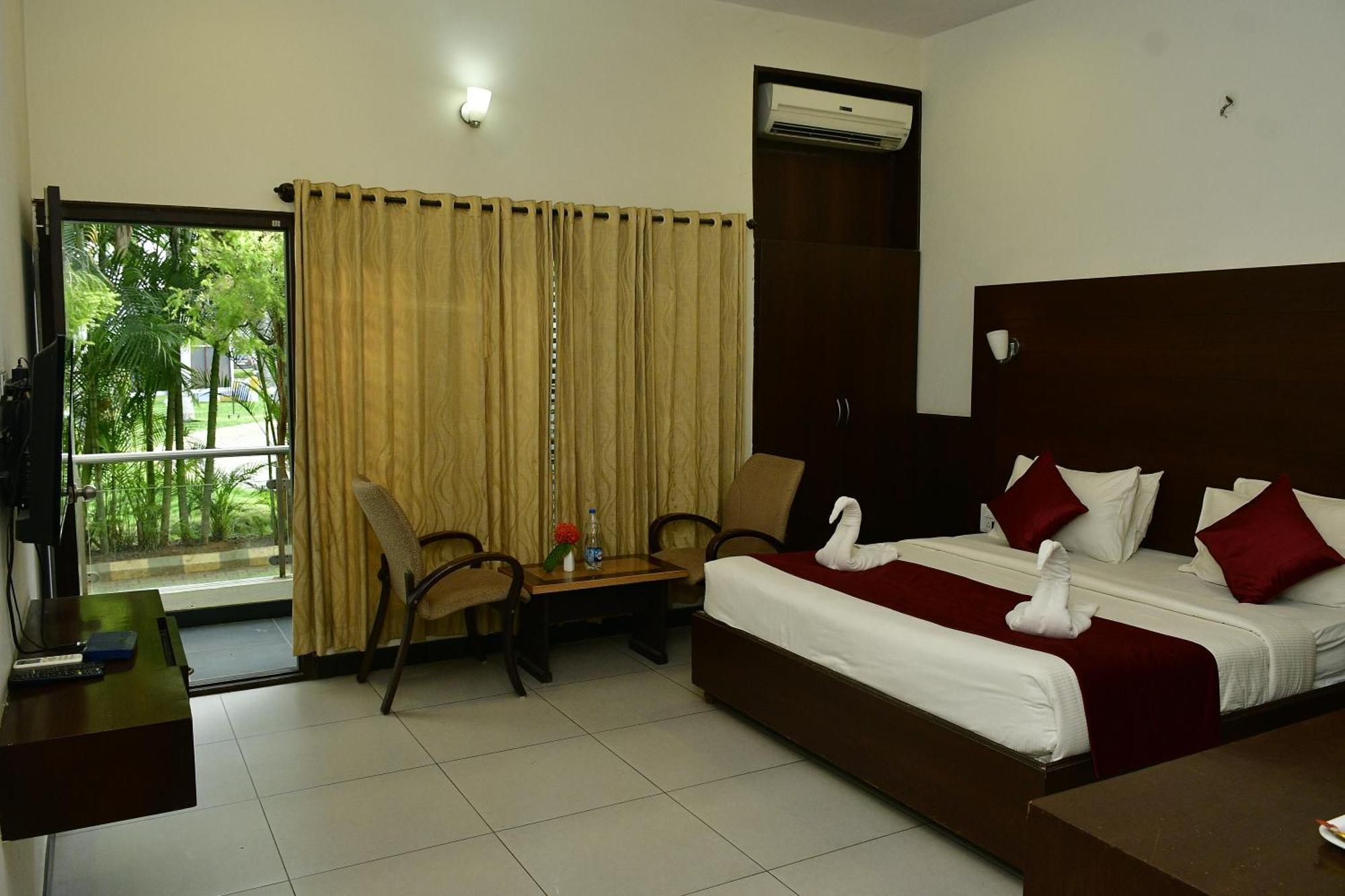 Nijaguna Resorts Chāmrājnagar Exterior foto